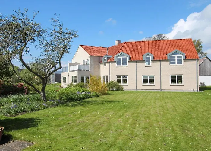 3 Bedroom Gorgeous In Apartamento *